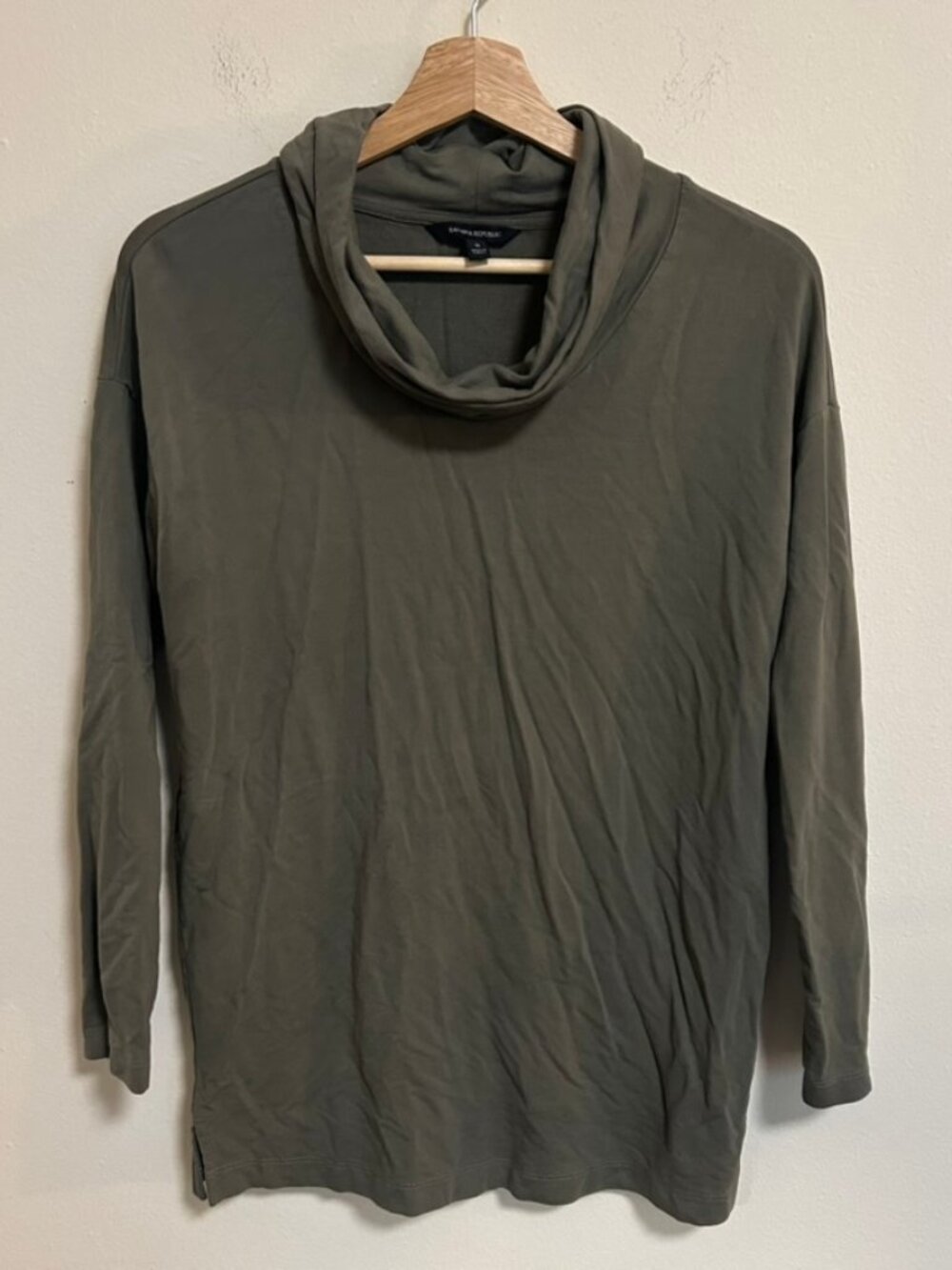Banana Republic Womens Olive Green Cowl Neck Solid Pullover Shirt Sz S EUC